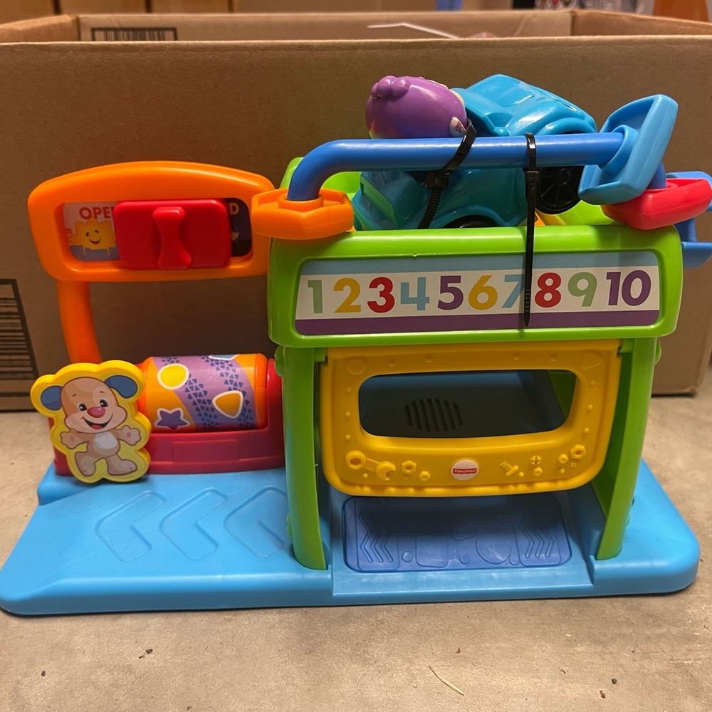 Fisher-Price Laugh & Learn Puppy's Numbers Garage